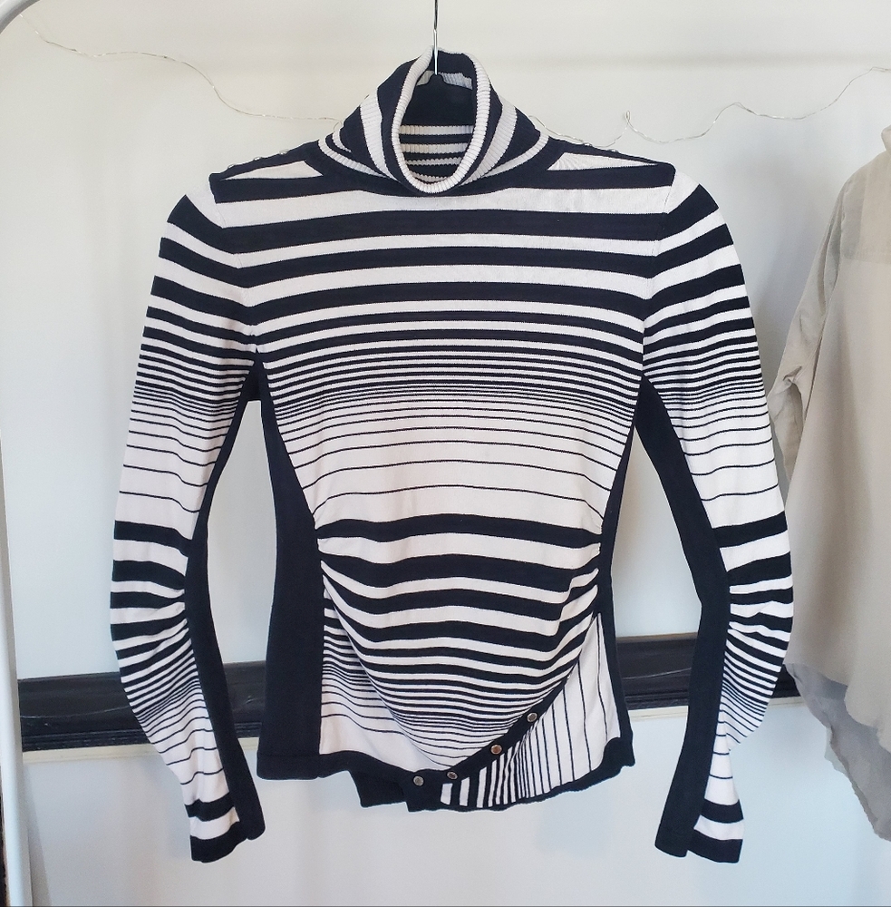 ✨️MOVING SALE✨️Karen Millen B&W Striped Turtleneck Top